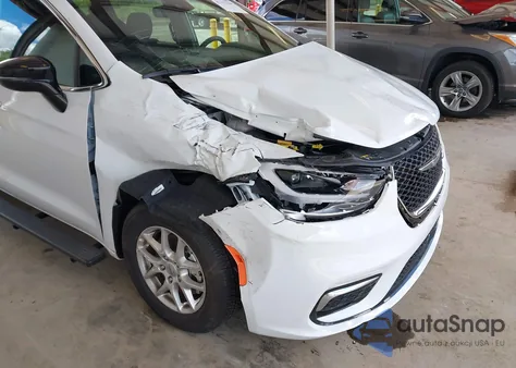 2024 Chrysler Pacifica Touring z USA, uszkodzony, nr VIN 2C4RC1FG8RR197639